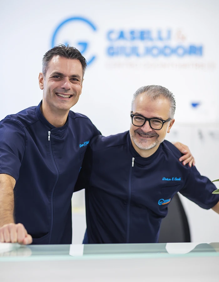 il dottor caselli e il dottor giuliodori insieme nel loro studio